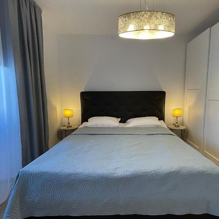 Happy Casa Isola Grande Apartment Изола Екстериор снимка