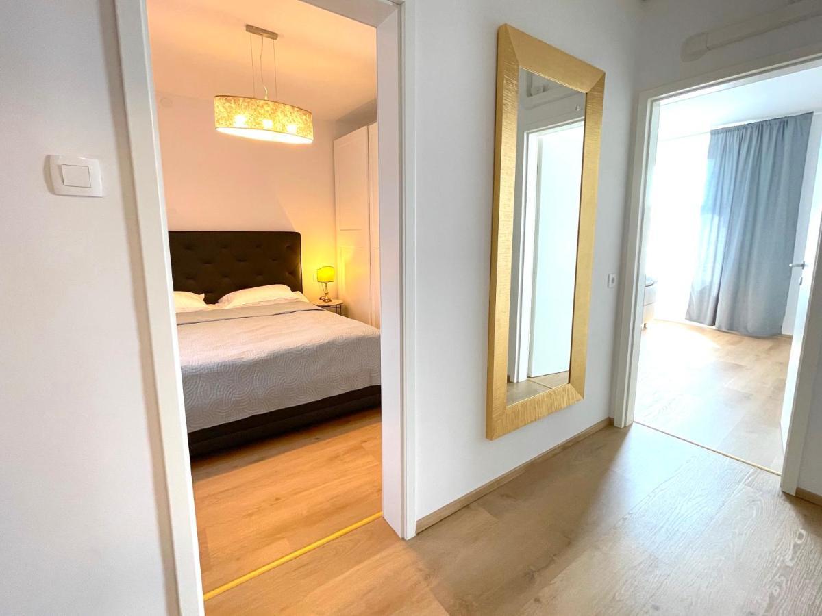Happy Casa Isola Grande Apartment Изола Екстериор снимка
