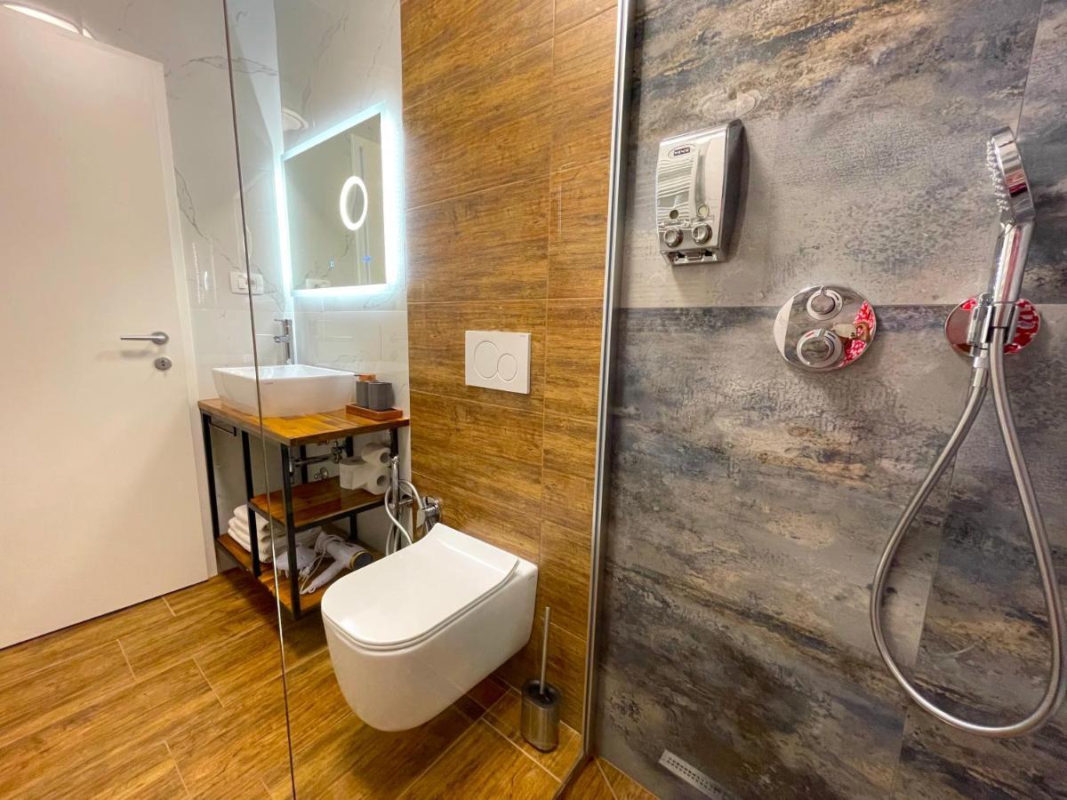 Happy Casa Isola Grande Apartment Изола Екстериор снимка
